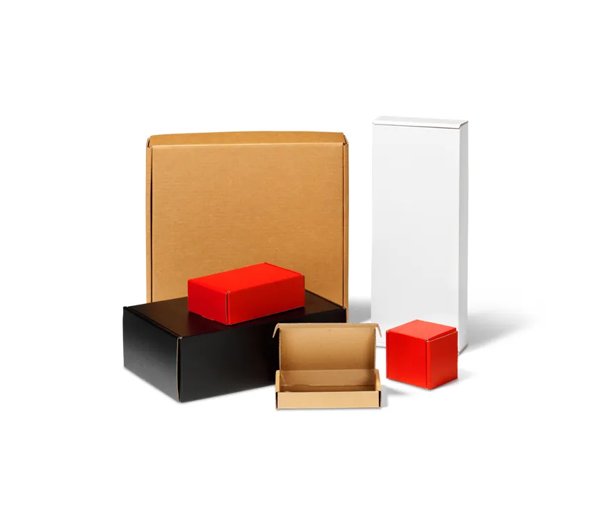 Combinatie postdozen van wit, bruin, zwart en rood karton. Diverse afmetingen beschikbaar.