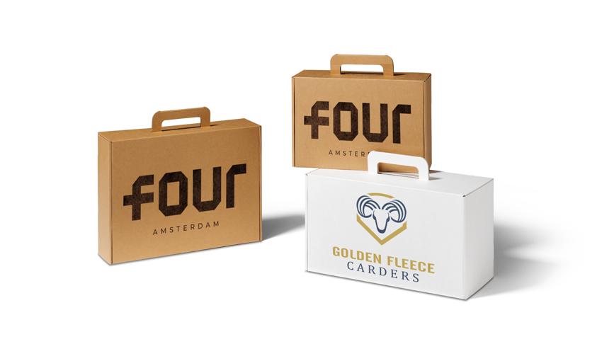 Kofferdoos bruin en wit karton bedrukt met logo