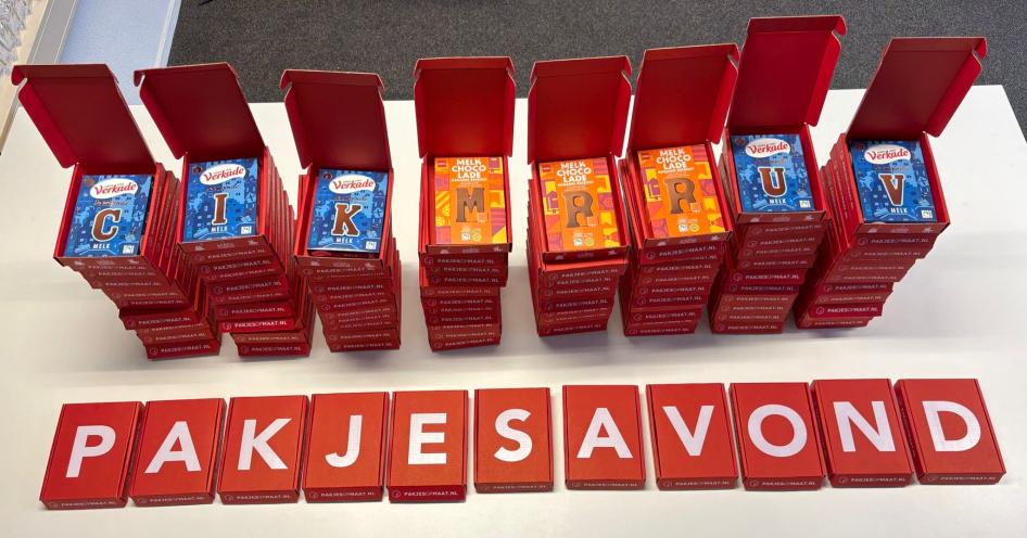 Postdoos geproduceerd tijdens Sinterklaas als chocoladeletter doos door Doosopmaat.nl