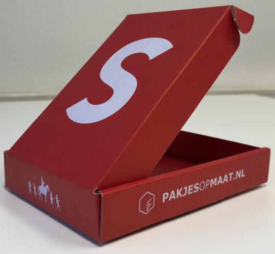 Postdoos geproduceerd tijdens Sinterklaas als chocoladeletter doos door Doosopmaat.nl