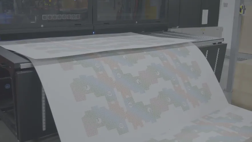 Doos wordt geprint met drukbeeld van de klant | Doosopmaat.nl