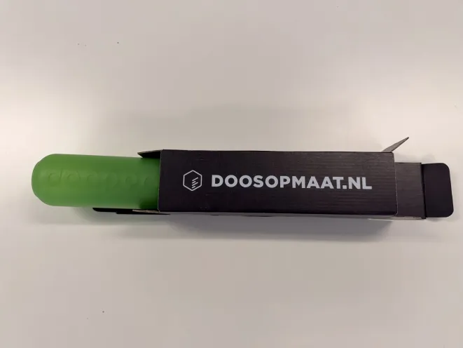 Fefco 210 dubbele klepdoos precies op maat om een dopper flesje te verzenden